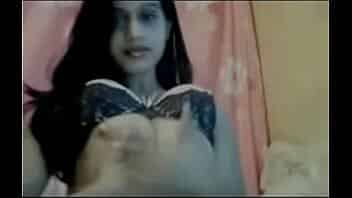 Indian desi girl showing her boobs on cam. Pados wali ladki pe nazar rakho. Must watch. video