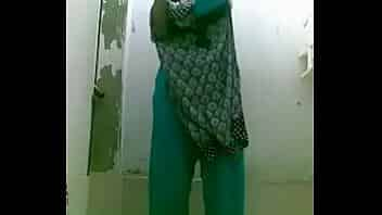 sex addicted desi wife screwing bottle video